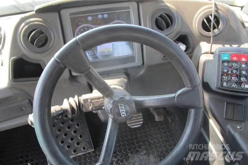 Bell B20E 6X4 铰接式自卸车