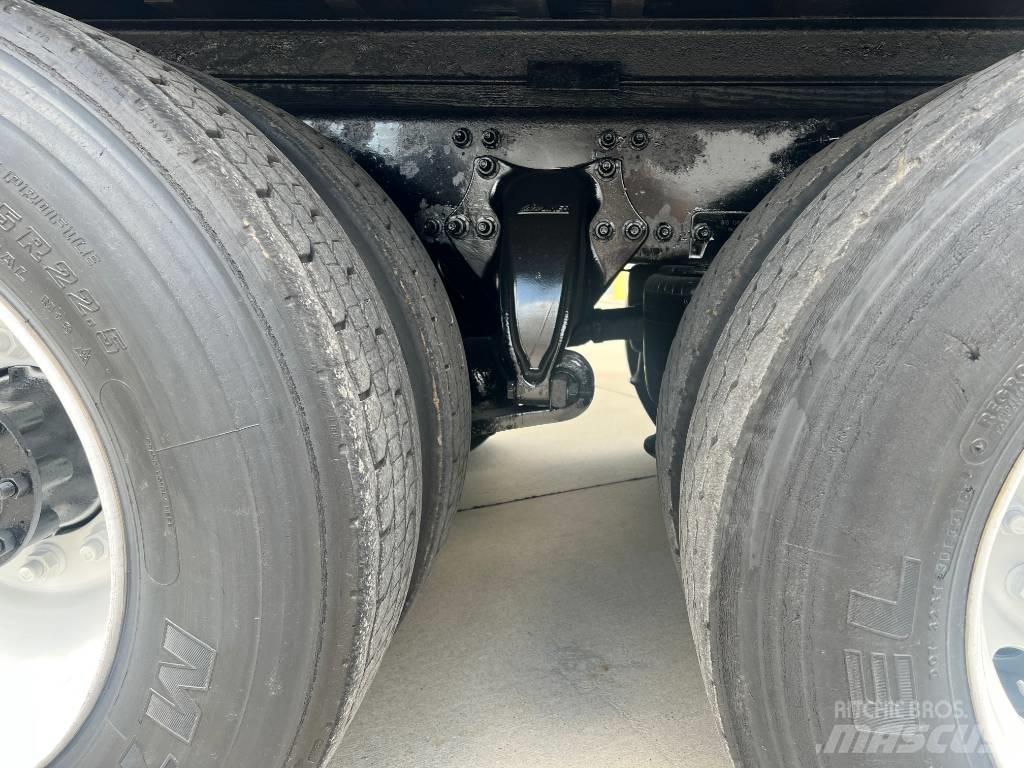 Freightliner M 106 厢式货车