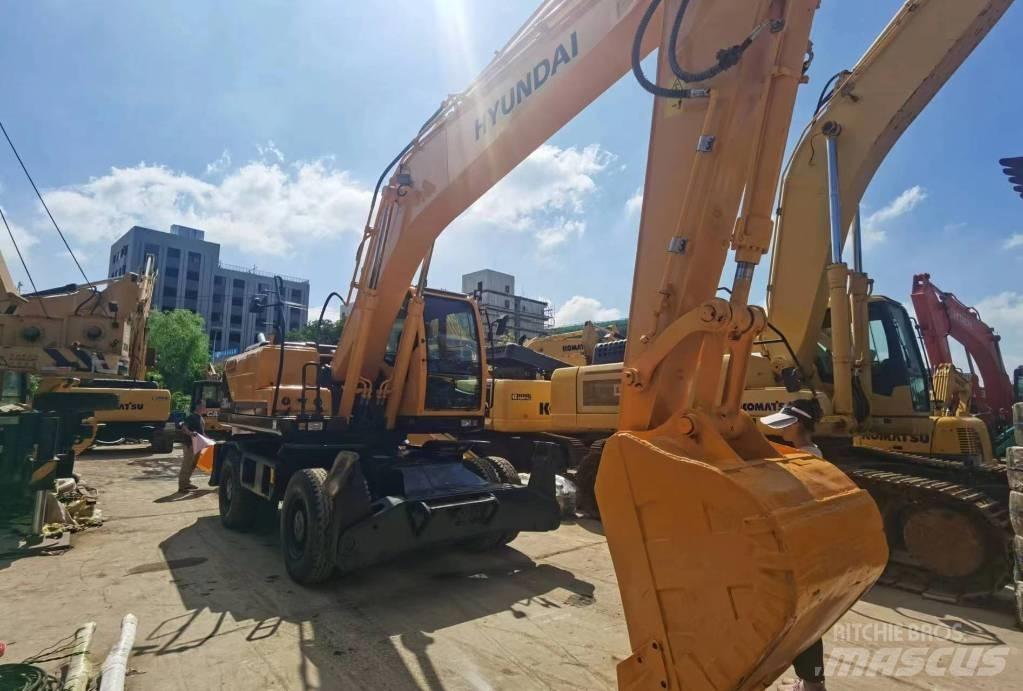 Hyundai R210W-9 轮式挖掘机