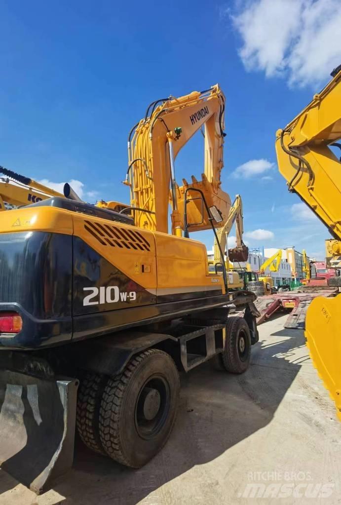 Hyundai R210W-9 轮式挖掘机