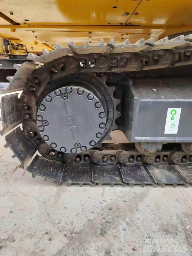 Komatsu PC 200-8 履带挖掘机