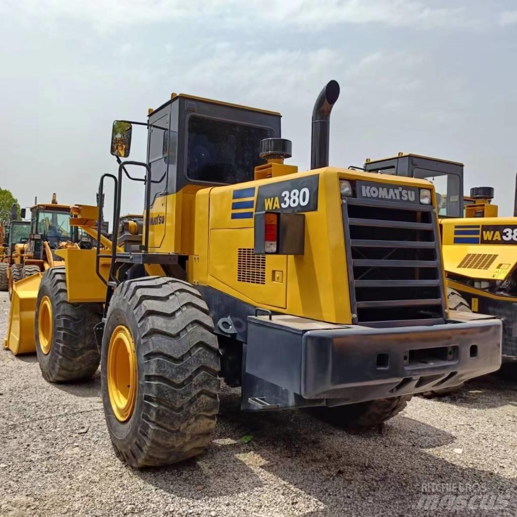 Komatsu WA 380 轮式装载机