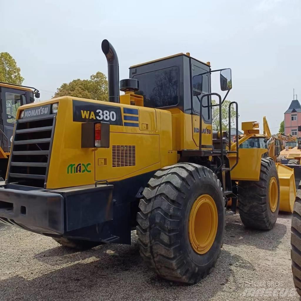 Komatsu WA 380 轮式装载机