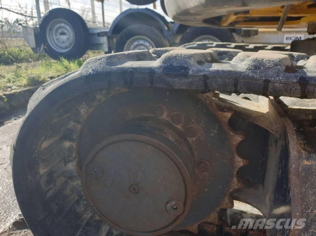 Komatsu PC26MR-3 小型挖掘机