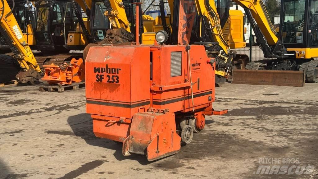 Weber SF253 沥青碎石同步封层车