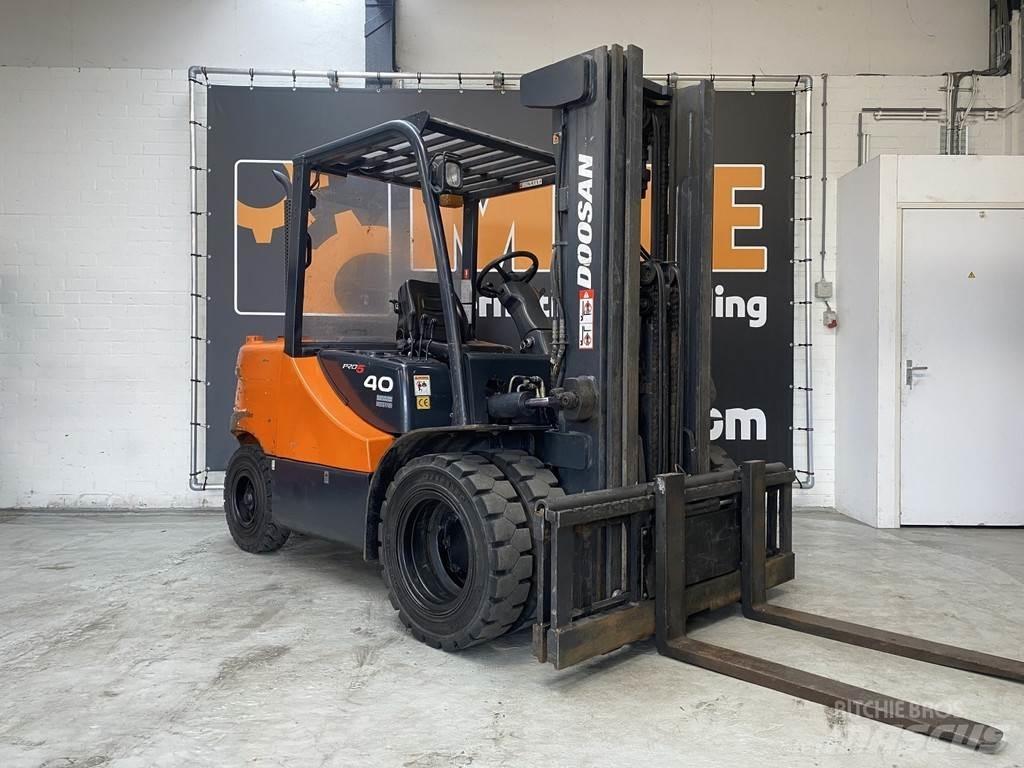 Doosan D40SC-5 柴油叉车