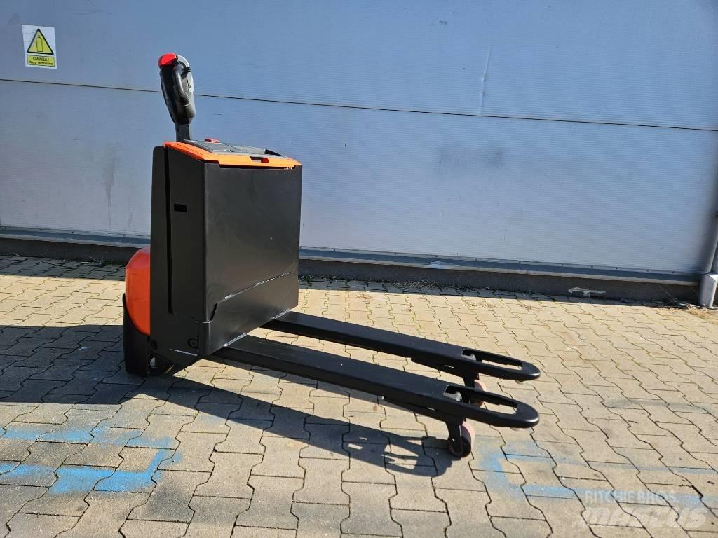 BT LWE 140 手摇升降机