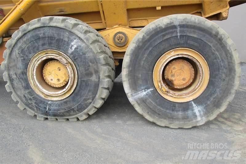 Bell B40D 6X6 铰接式自卸车