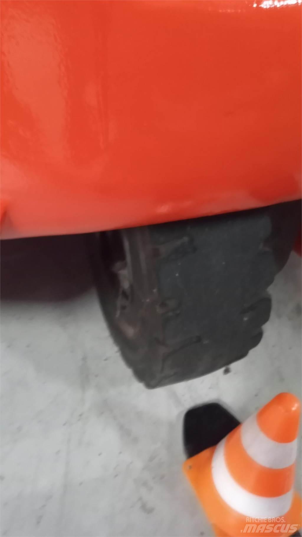 Toyota 7BEST13 电动叉车