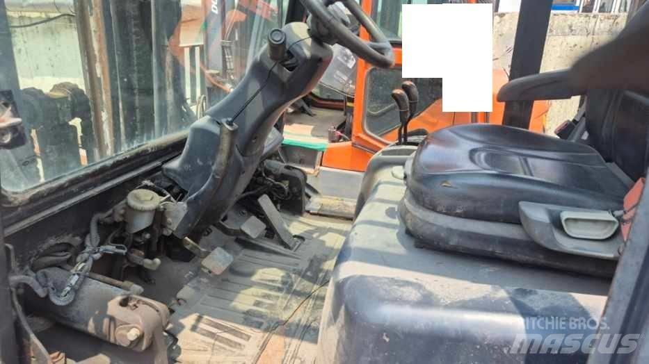 Doosan D 35 C-5 电动叉车