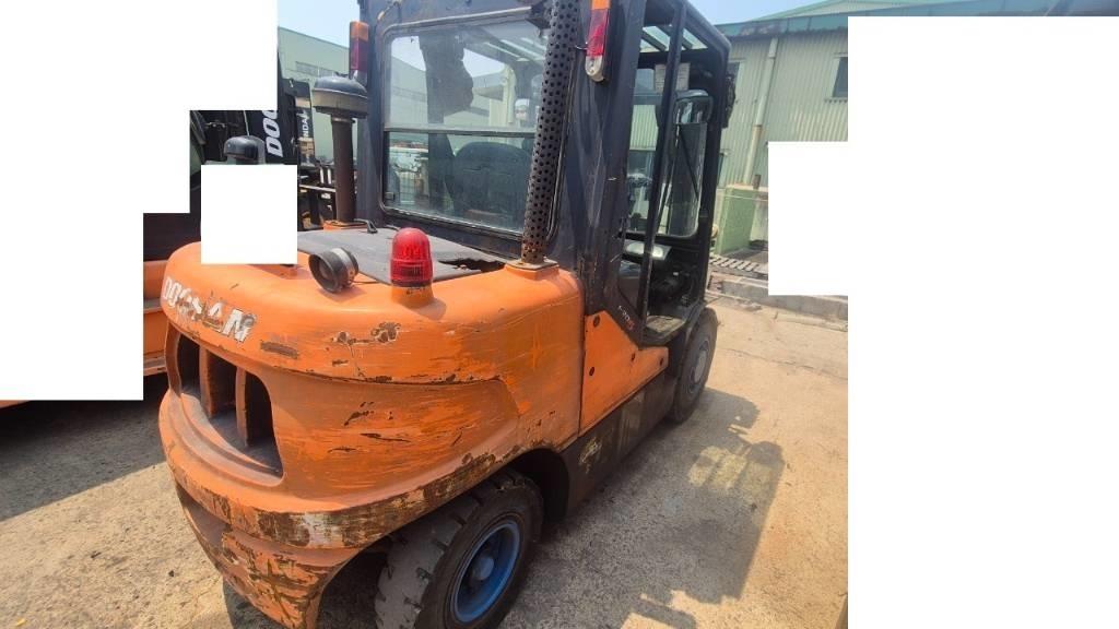 Doosan D 35 C-5 电动叉车