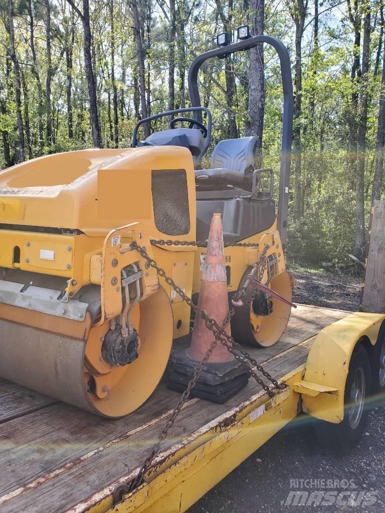 Volvo DD25B 双轮压路机