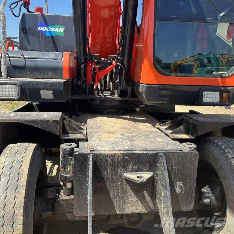Doosan DX150W 轮式挖掘机