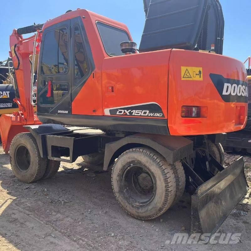 Doosan DX150W 轮式挖掘机
