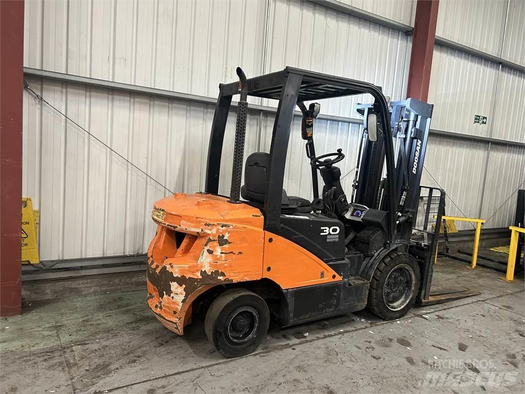 Doosan D30S-5 柴油叉车