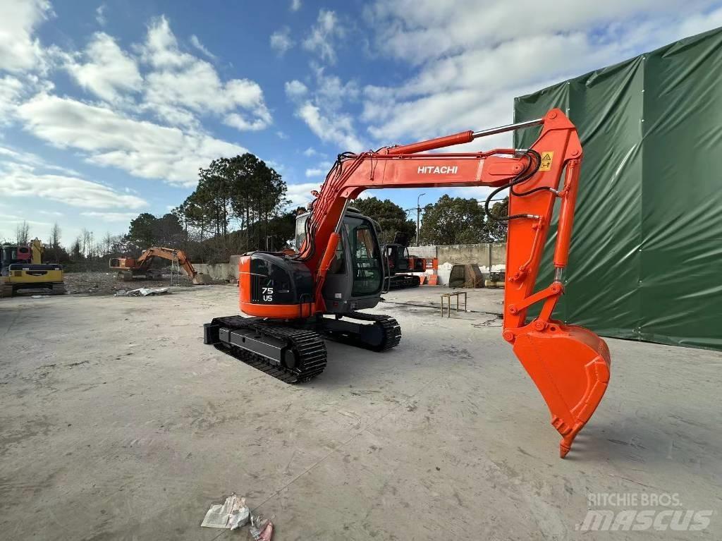Hitachi ZX75US 小型挖掘机
