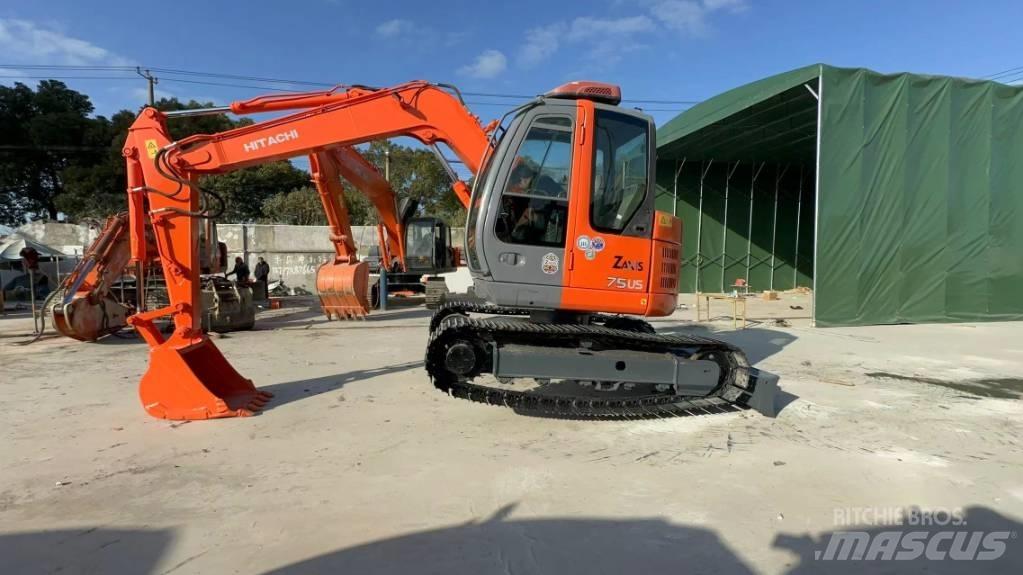 Hitachi ZX75US 小型挖掘机