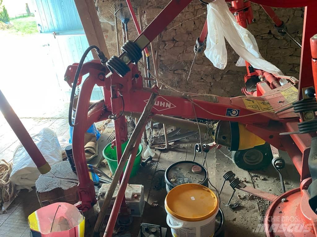 Kuhn GF 5001 MH 犁耙和摊草机