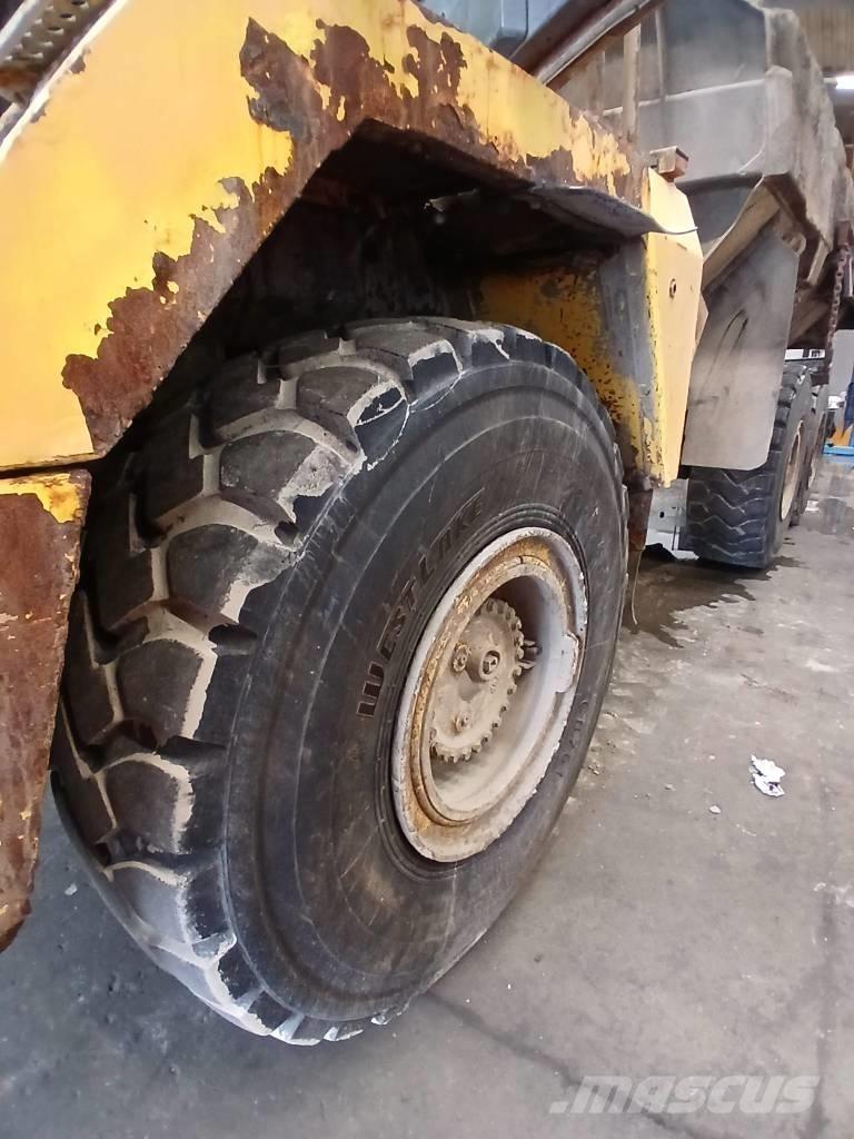 Komatsu HM 300-2 铰接式自卸车