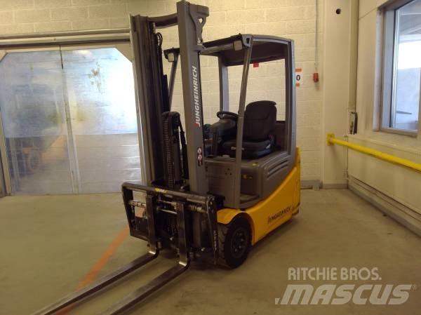 Jungheinrich EFG 215 电动叉车