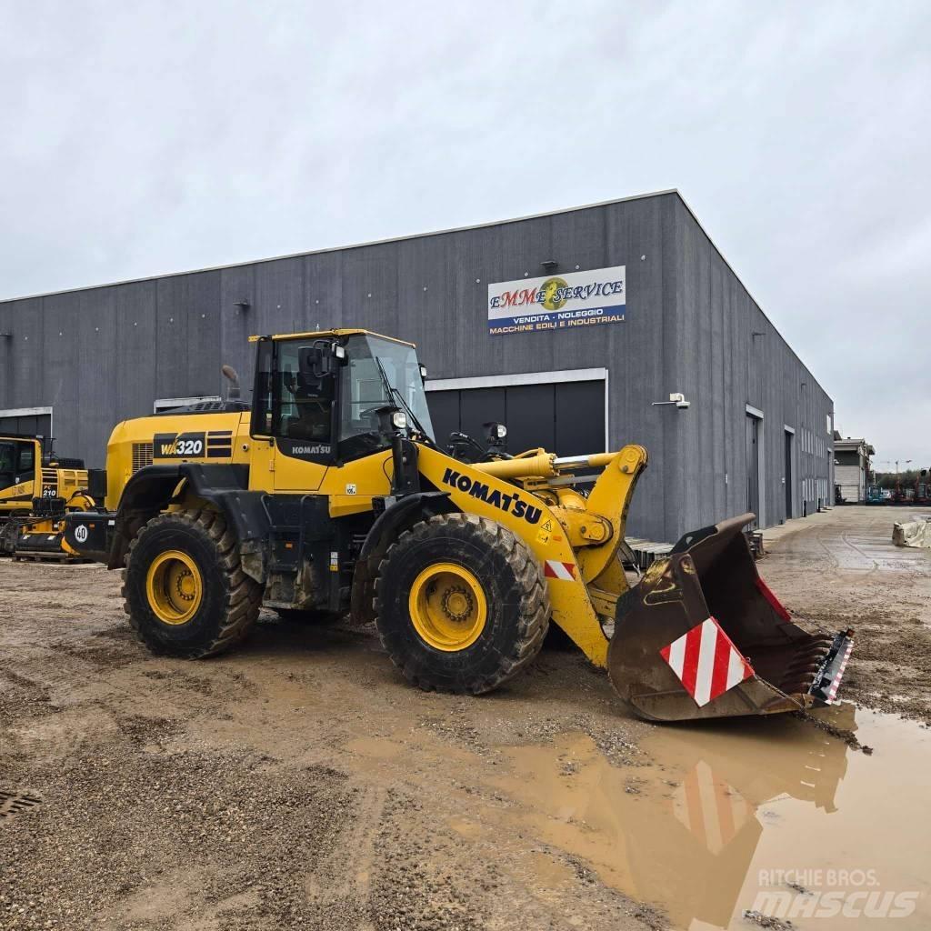 Komatsu WA 320-8 轮式装载机