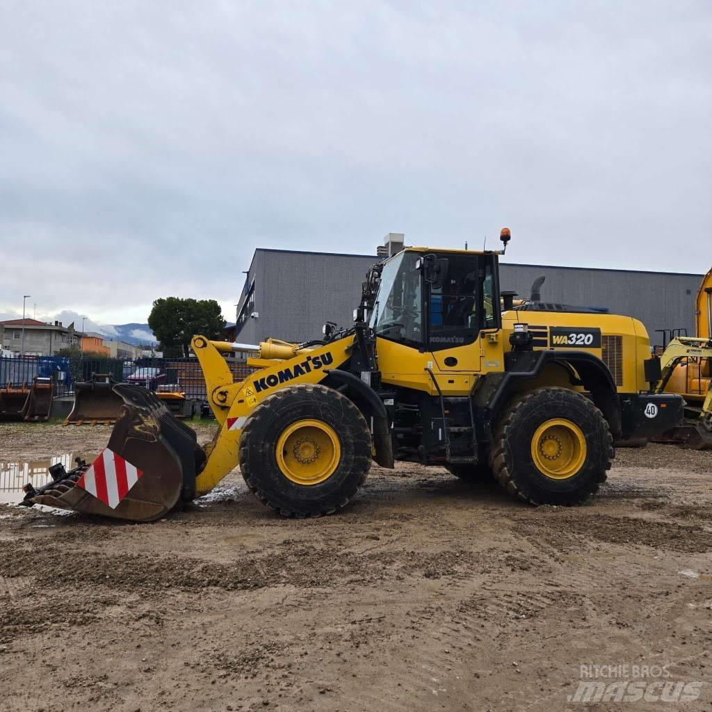 Komatsu WA320-8 轮式装载机