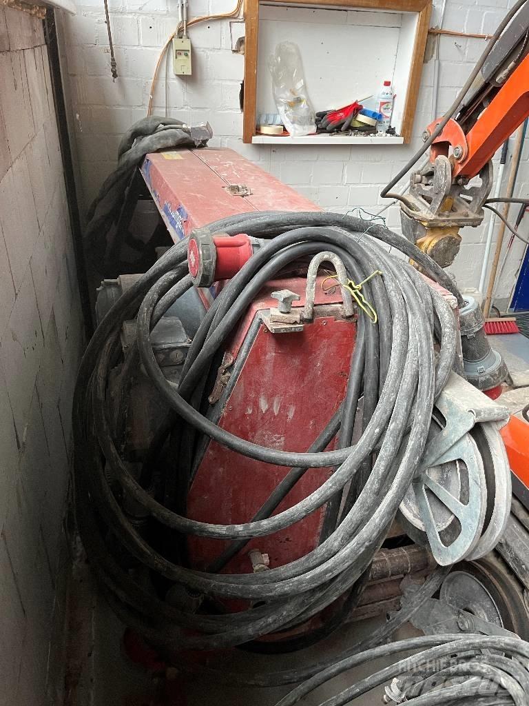 Hilti DSW 3018 E 岩石和混凝土锯