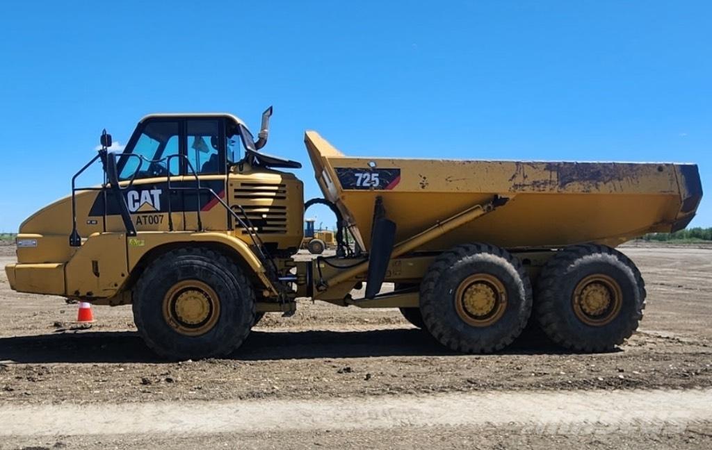 CAT 725 铰接式自卸车