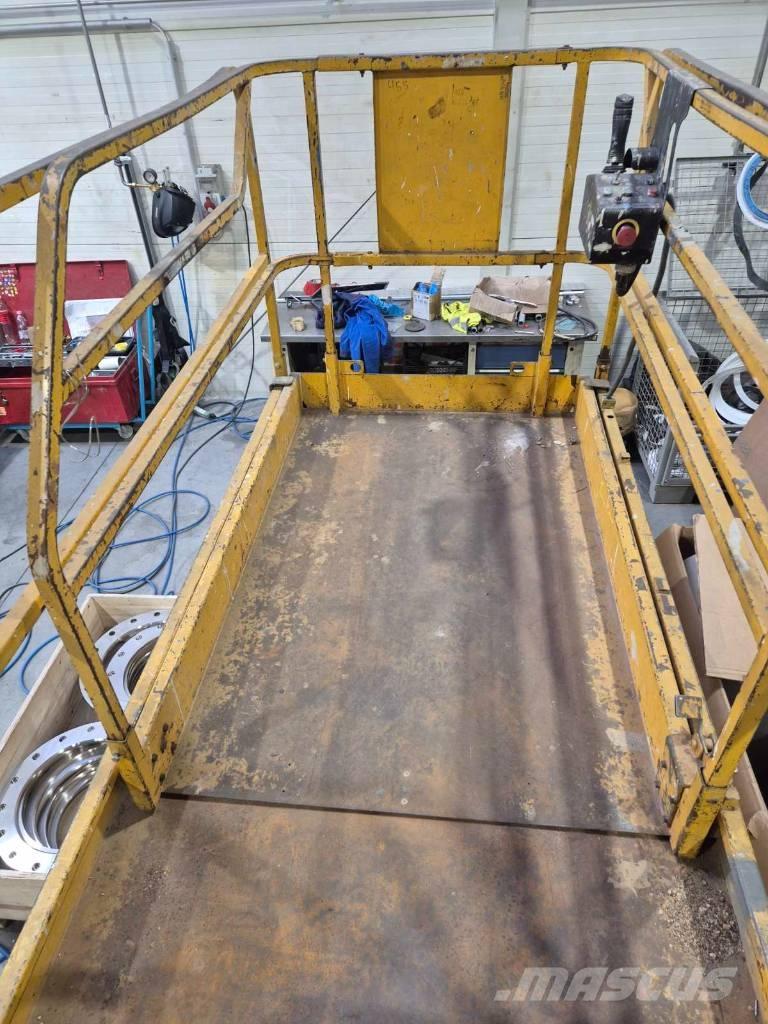 Haulotte Compact 12 剪叉式升降机