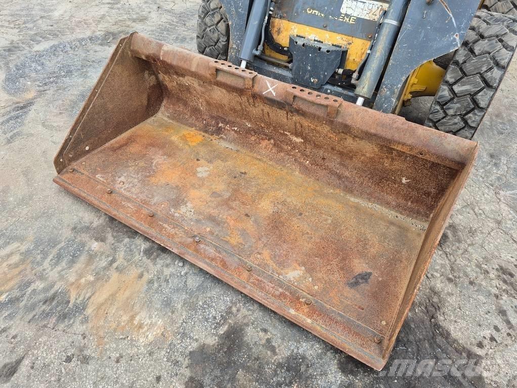 John Deere 312 滑移装载机
