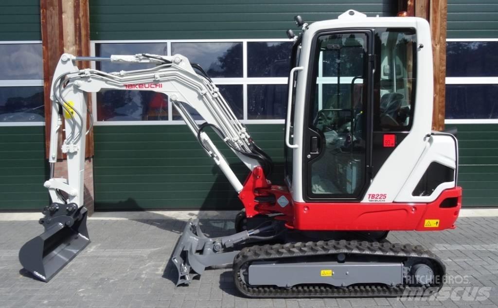 Takeuchi TB 225 小型挖掘机