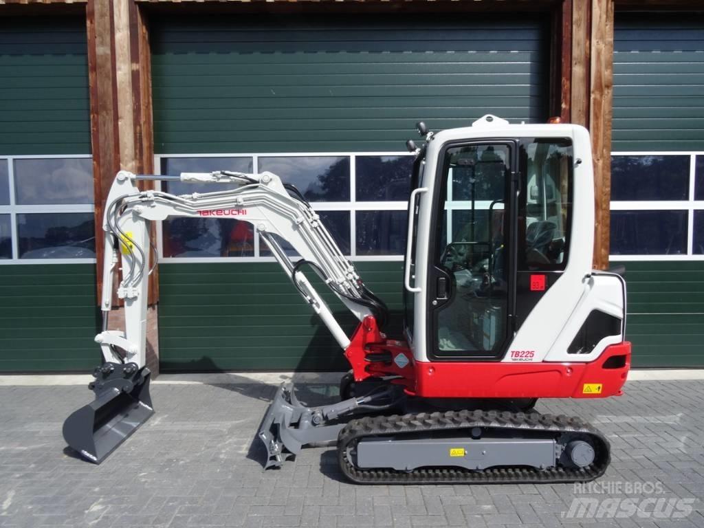 Takeuchi TB 225 小型挖掘机