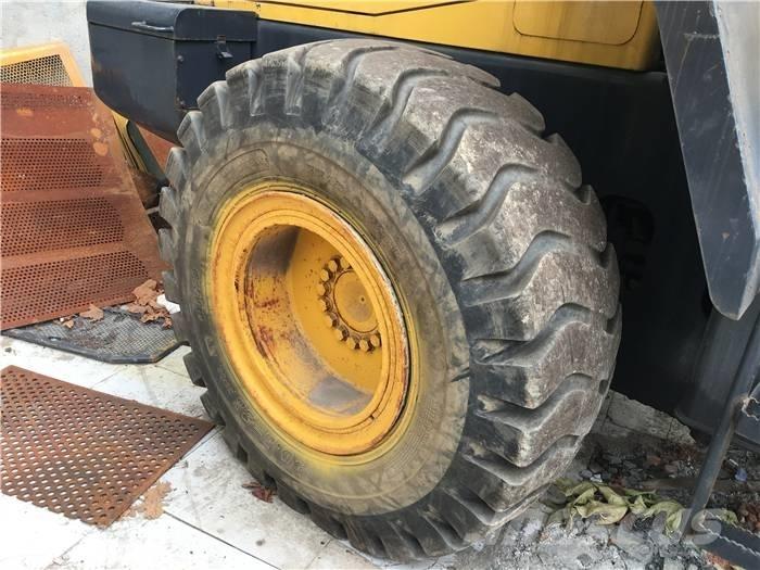 Komatsu WA 320-3 轮式装载机
