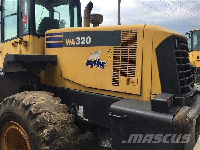 Komatsu WA 320-3 轮式装载机