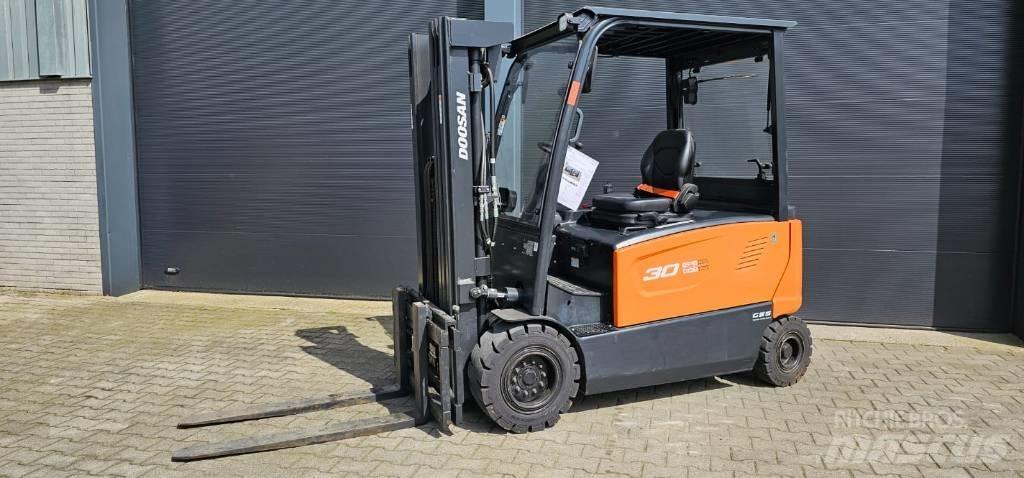 Doosan B 30 X-7 电动叉车
