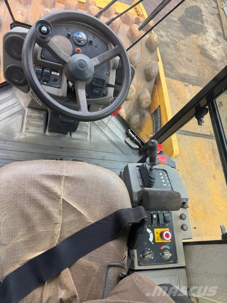 CAT CP 76 单轮压路机