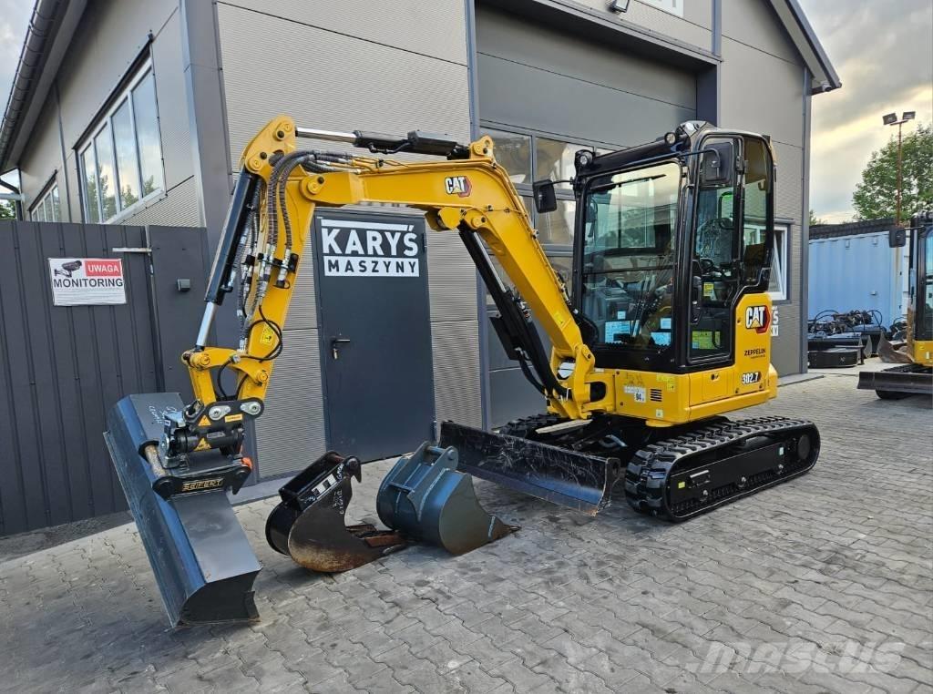 CAT 302.7 CR 小型挖掘机