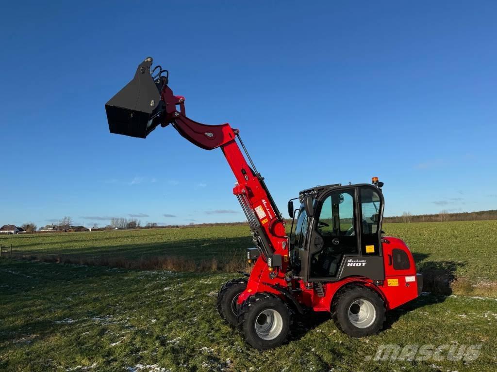  Max Loader 810 T 小型装载机