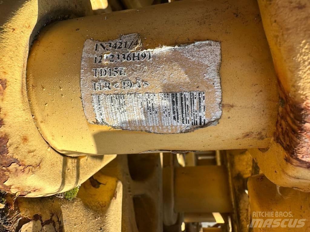 CAT TD15E 履带、链条和底盘