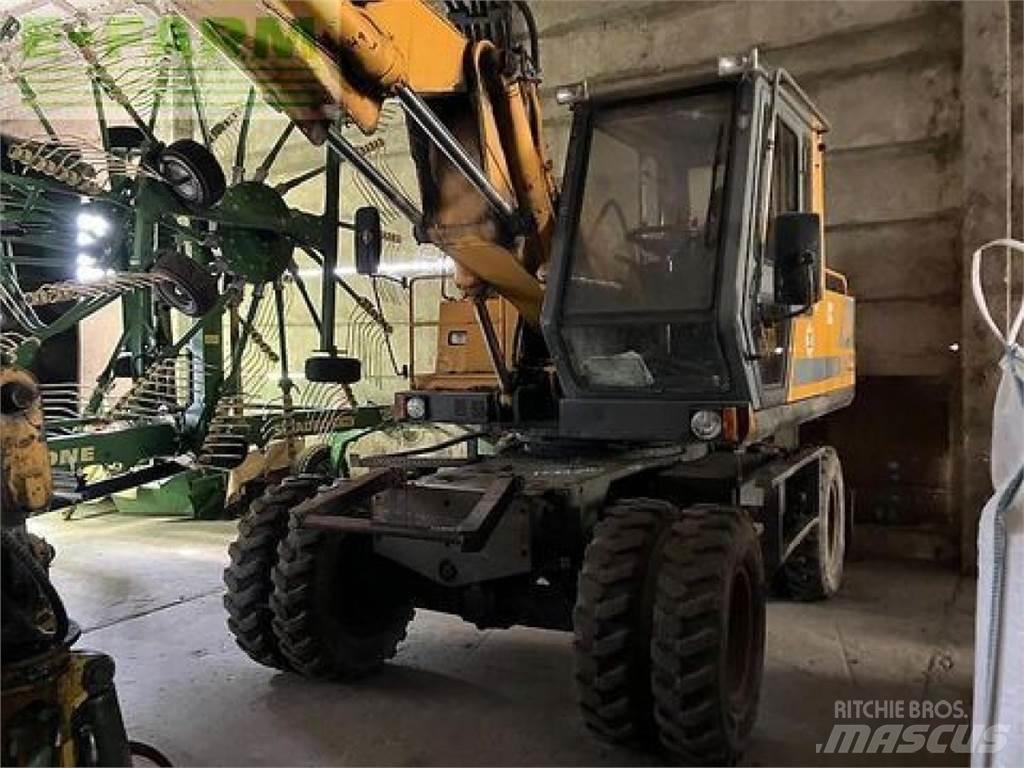 JCB js 130 w 轮式挖掘机