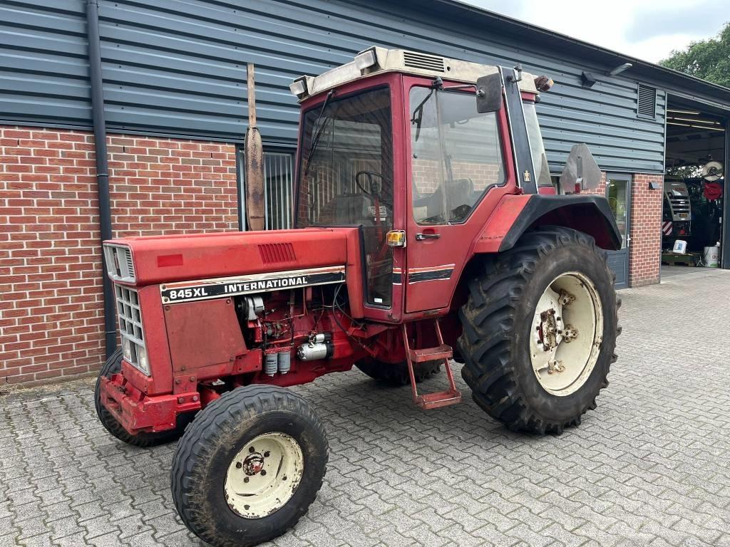 International 845 XL 拖拉机/农用车