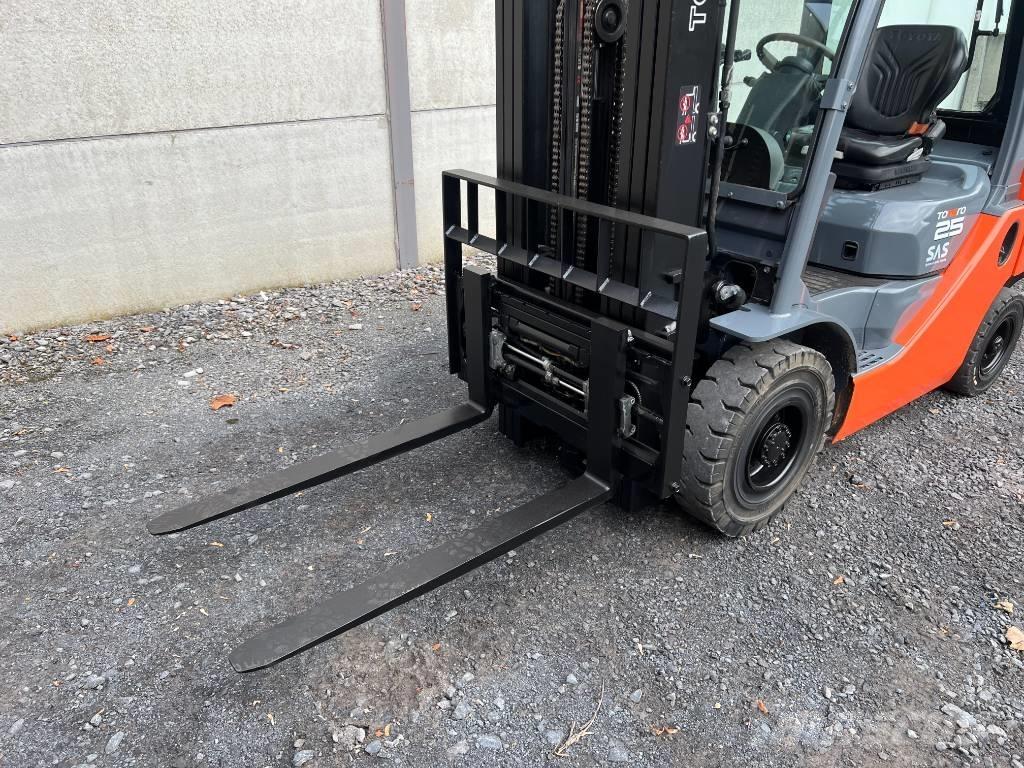 Toyota 02-8 FDF 25 柴油叉车