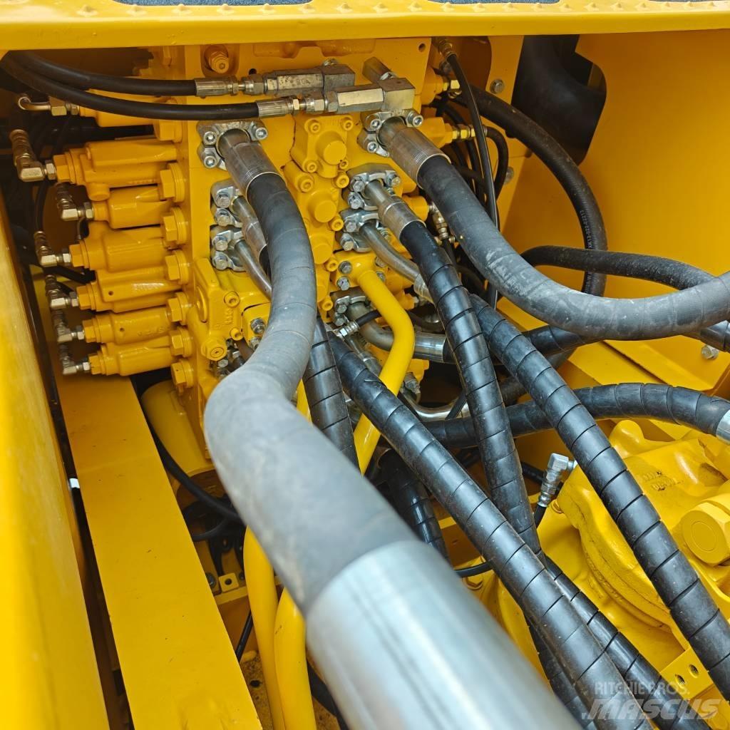 Komatsu 220-8MO 履带挖掘机