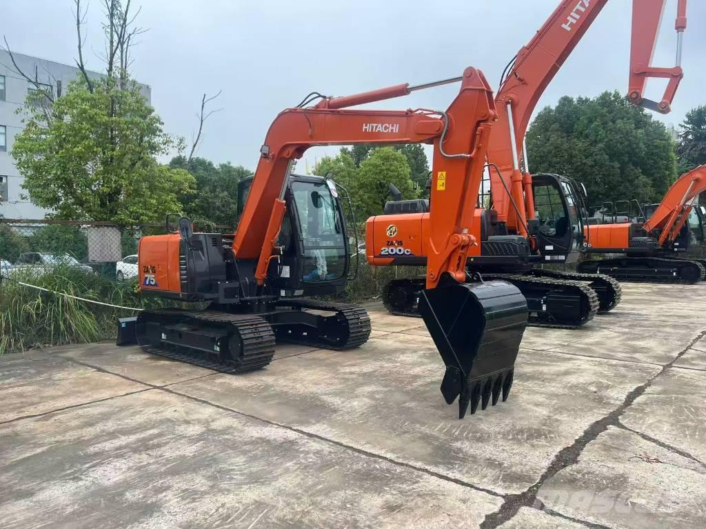 Hitachi ZX 75 中型挖掘机