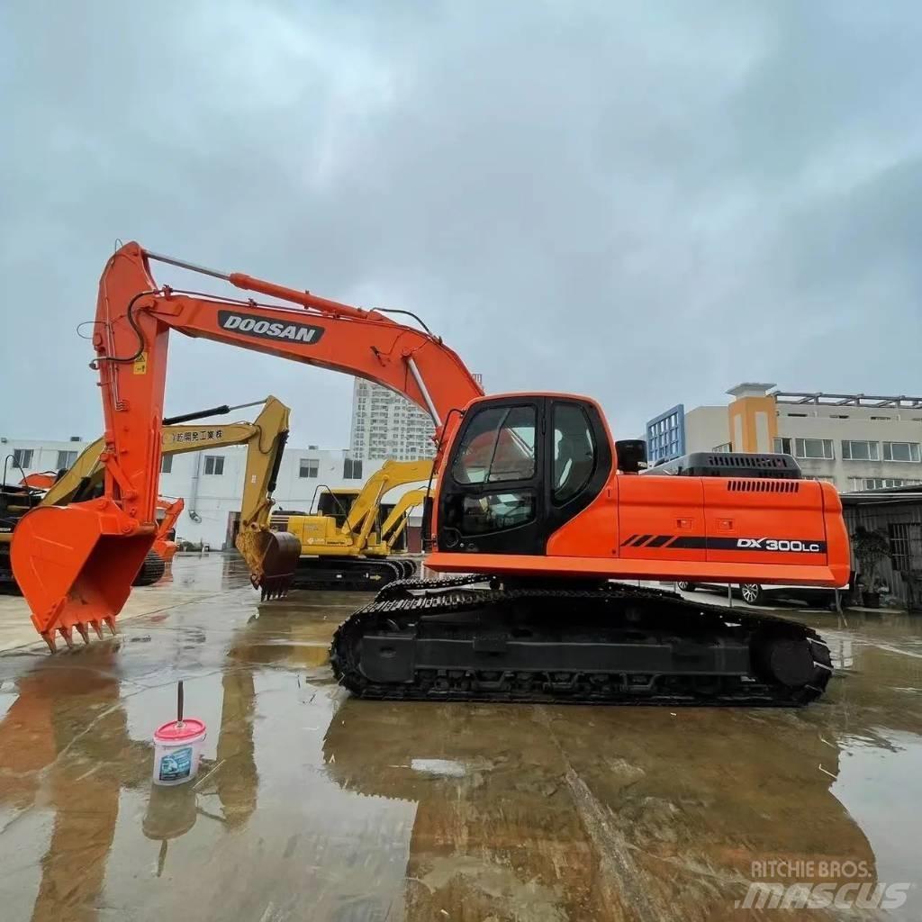 Doosan DX 300 LC 小型挖掘机