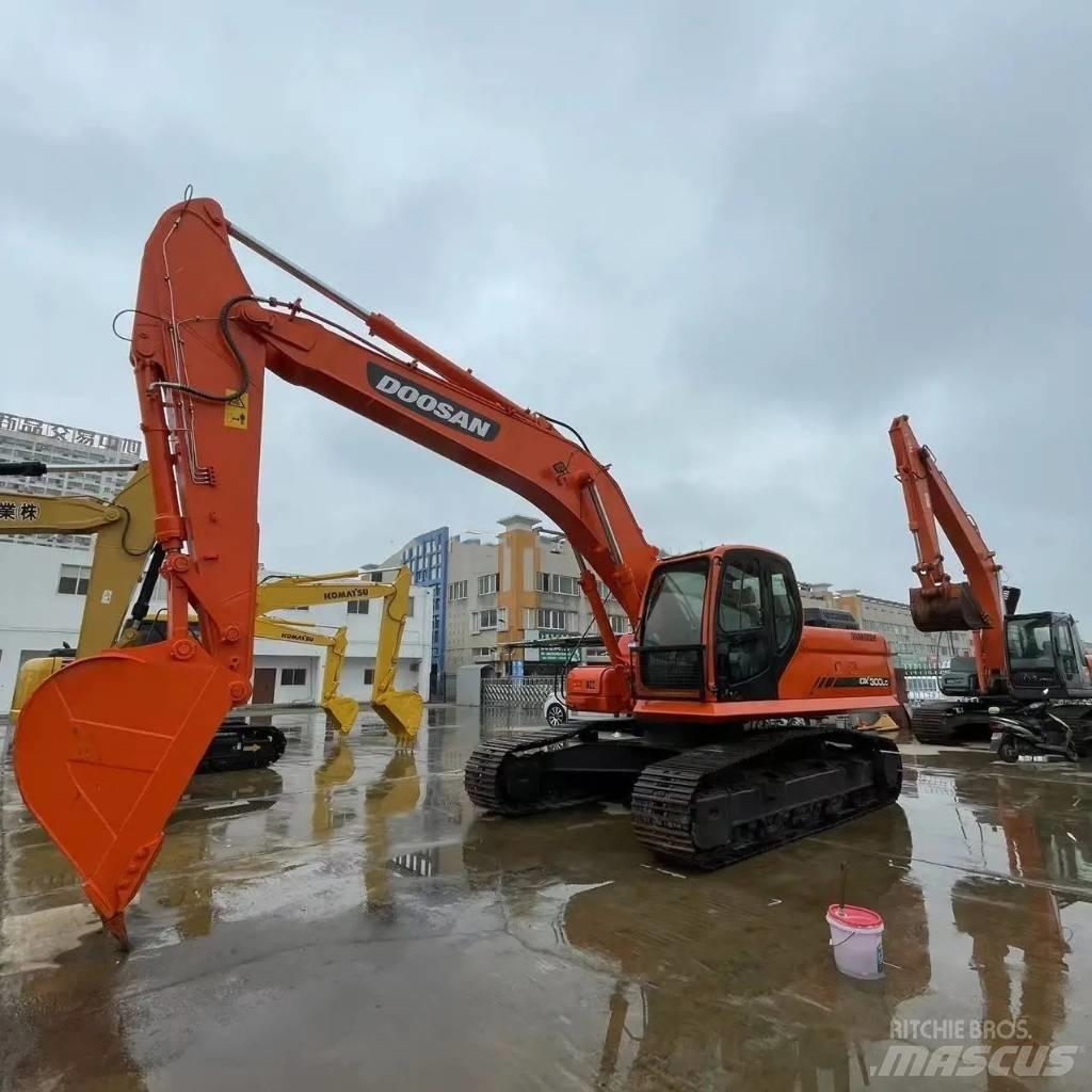 Doosan DX 300 LC 小型挖掘机