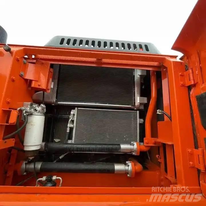 Doosan DX 300 LC 小型挖掘机