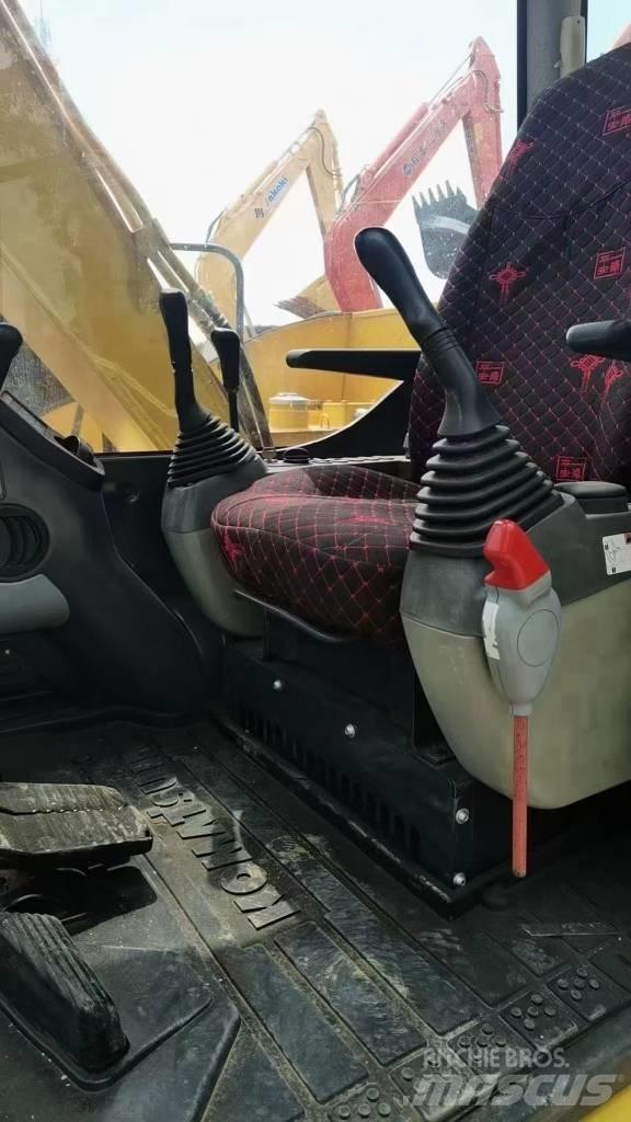 Komatsu PC 70-8 小型挖掘机