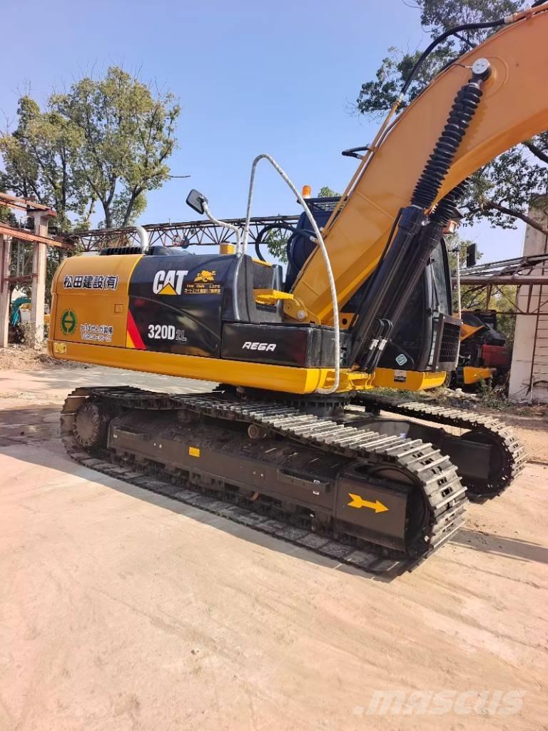 CAT 320 D2L 履带挖掘机