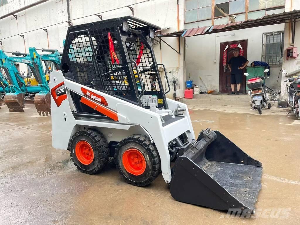 Bobcat S70 滑移装载机